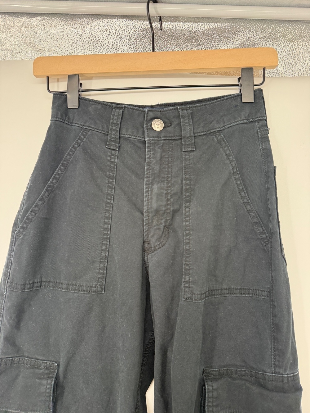 Hollister Ultra High-Rise Baggy Cargo Pants W23R